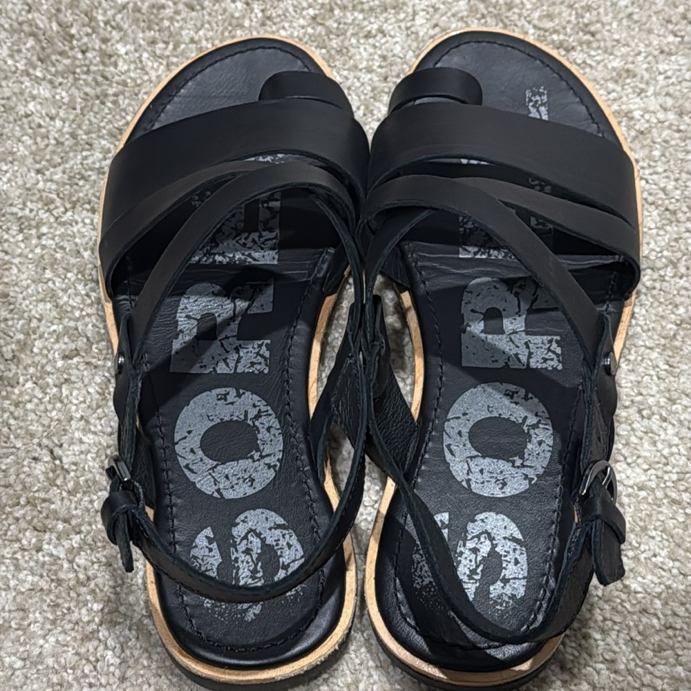 Sorel Ella Criss Cross Black Leather Sandals - Picture 2 of 5